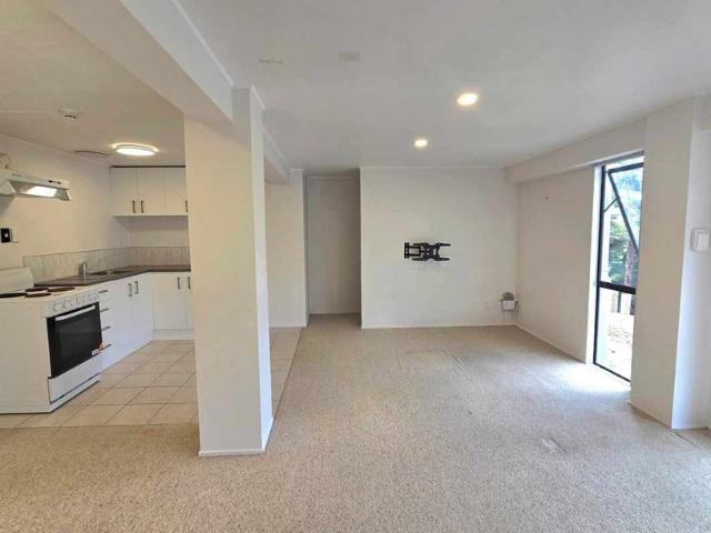 Massey West, 33a Alidade Place
