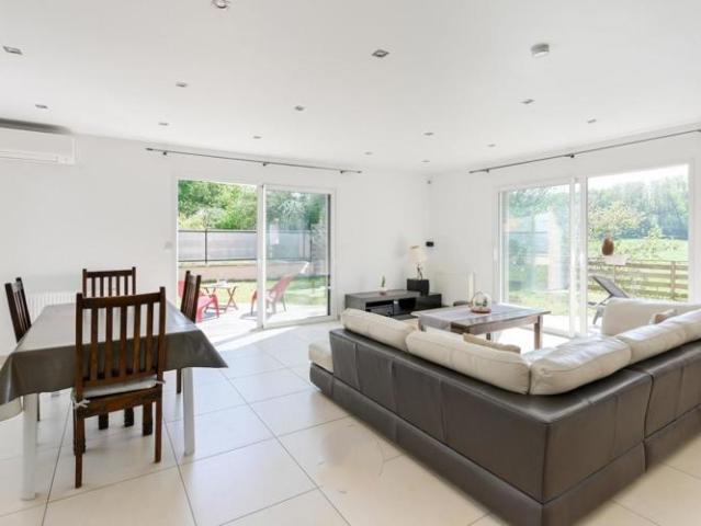 MASSIEUX VILLA Contemporaine 115 m² avec double garage Vue dégagée & environnement privilégié