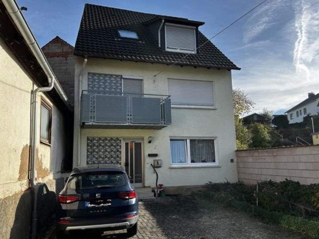 massiv gebautes Wohnhaus in ruhiger Wohnlage von Fuchsstadt