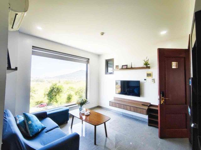 MASSIVE & AIRY 1 BEDROOM APARTMENT FOR RENT NEXT TO GOLDEN BAY AVAILABLE NOW