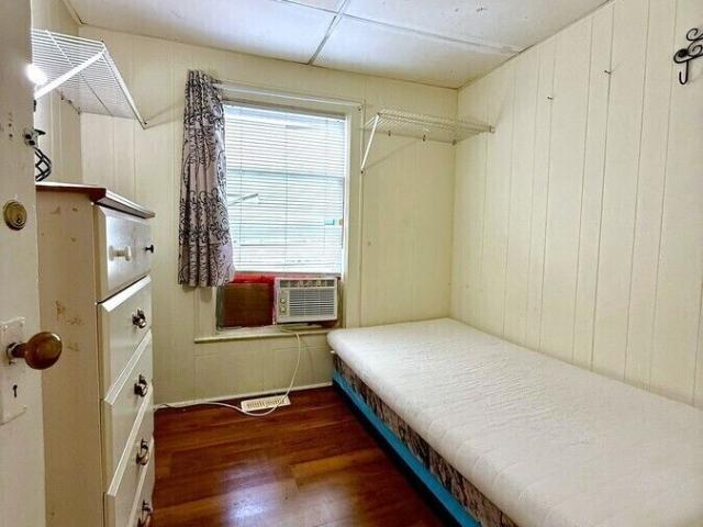 Massive single family home short drive to the university