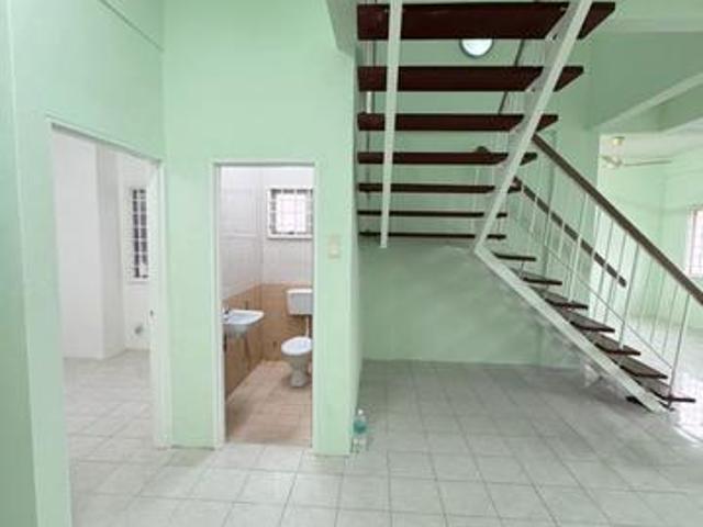 Massive 1586 sq ft MedUpper cost Apartment Petaling Jaya