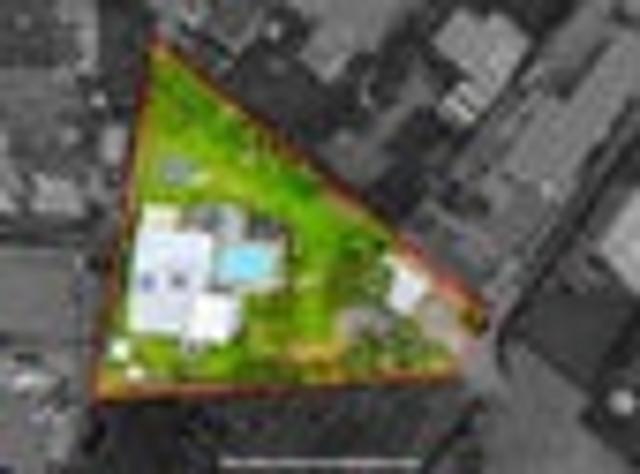 Pool Privacy & Massive Space in Central Greenhithe