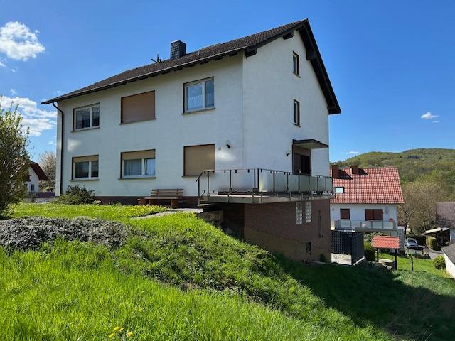 Massives großzügiges Zweifamilienwohnhaus mit freier Wohnung zur Eigennutzung im Obergeschoss und zusätzlich AppartementEinliegerwohnung im UG, seh