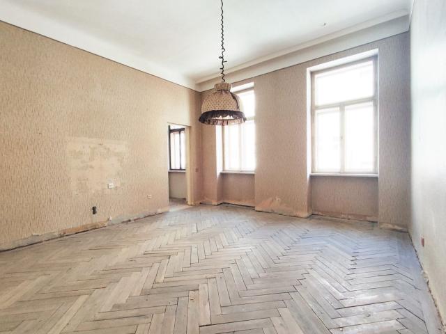 MATZNERPARK NÄHE: Altbauwohnung mit Potential in ruhiger Lage
