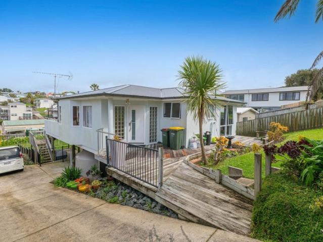 Matakatia Bay, 2 bedrooms