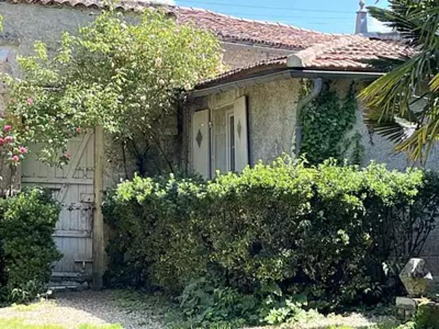 Matha 17160 Achat / Vente maison 10 pièces t10 au dernier étage parking