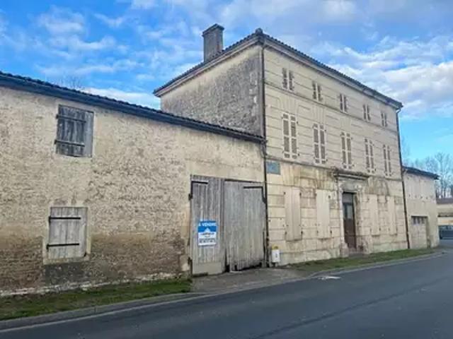 Matha 17160 Achat / Vente maison 11 pièces t11 jardin