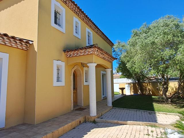 MAUGUIO: VILLA D’EXCEPTION DE 181 M2 5 CHAMBRES PISCINE & PRESTATIONS HAUT DE GAMME