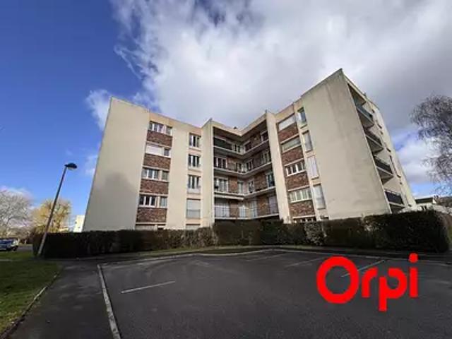 Maurepas 78310 Achat / Vente appartement 3 pièces t3 au dernier étage cave