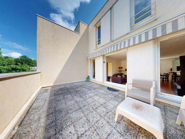 Maurepas Résidence du Bois Joli duplex 3 chambres avec terrasse, cellier et box