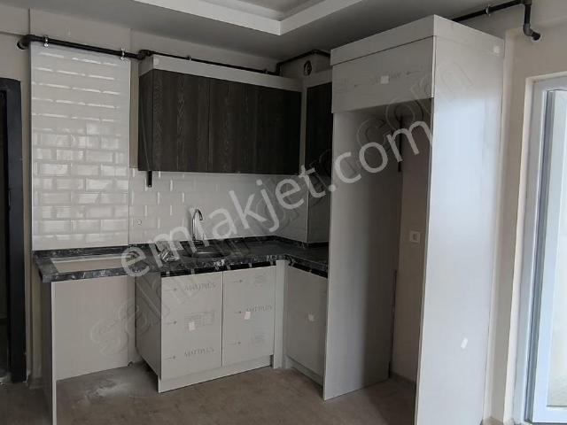 Mavi Atlas'tan Atakum Devlet Hastanesi Karşısı Caddede 1+1 Daire