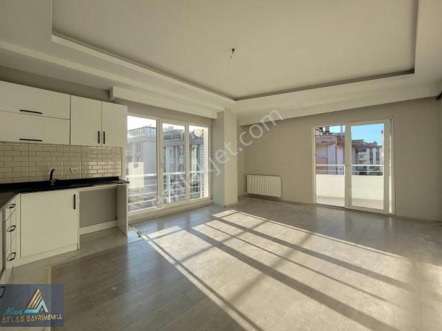 Mavi Atlastan Esenevler De Merkezi Konumda Kiralık 2+1 Daire