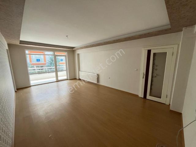 Mavi Ay Sitesi' Nde E. Banyolu Çift Balkonlu 3+1 Site Dairesi
