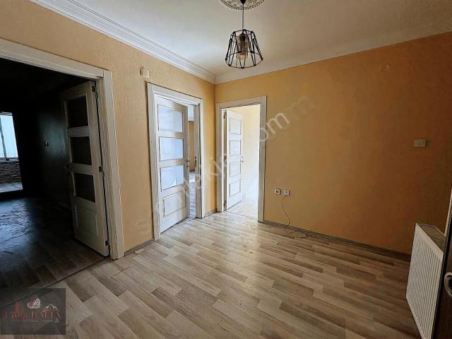 Mavi Bulvar'a 2.parsel 4+1+k.mutfak+çift Banyo Cazip Satılık