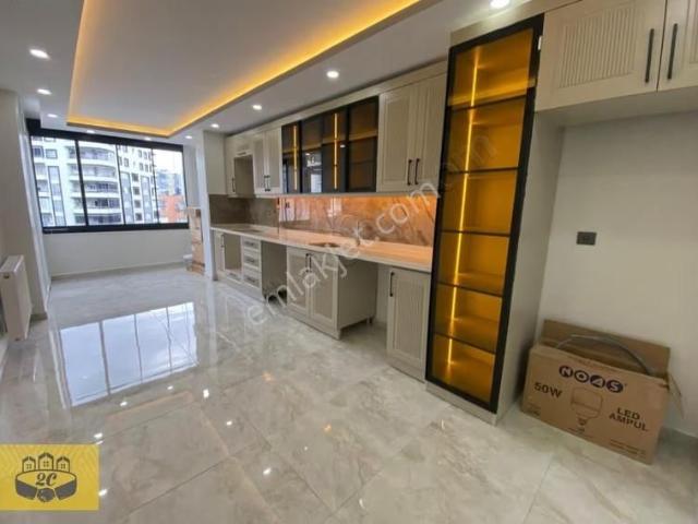 Mavi Bulvarda 3+1 Kapalı Mutfak+geniş Oturum Ultra Lüks Satılık