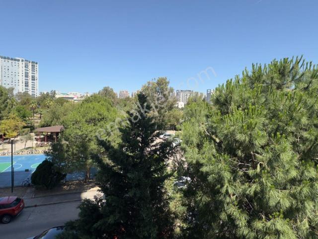 Mavişehir Selçuk Bloklarında Kiralık Önü Açık Köşe 3+1 Daire