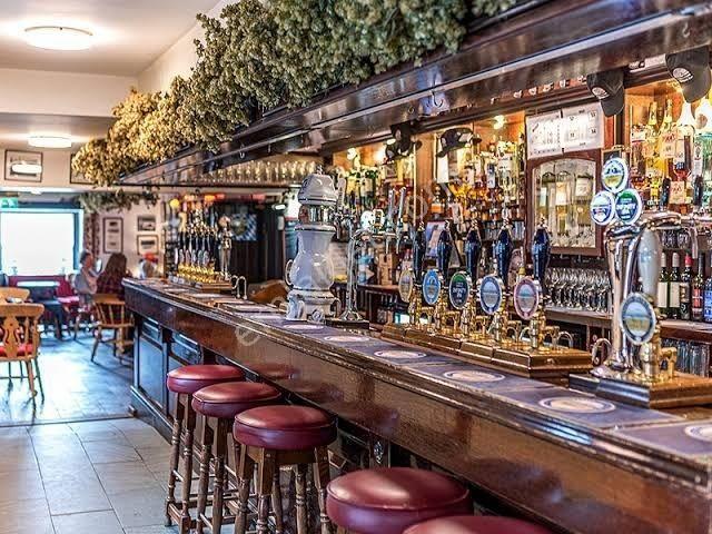 Mavişehirde Çok İyi Lokasyonda Büyük Bahçeli Devren Bar Restoran