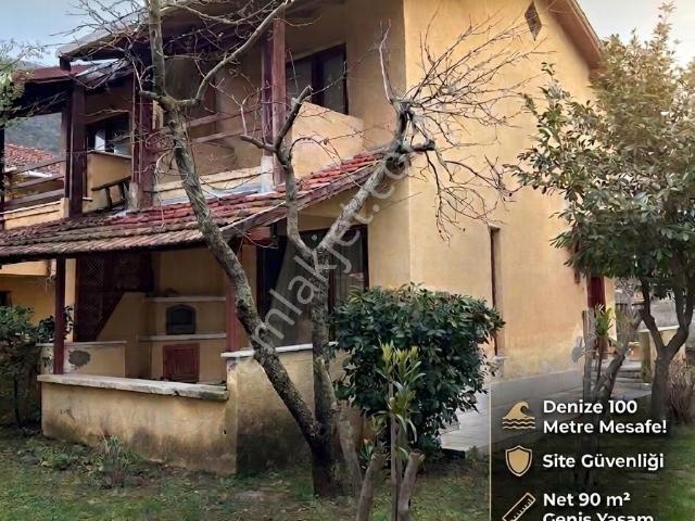 Mavi İle Yeşilin Tam Ortasında Camcılar Sitesinde Satılık Villa