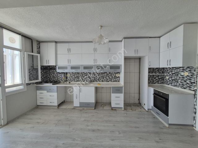 Mavibulvarda İnan Dondurma Karşısında Hasarsız Satılık 3+1 Daire