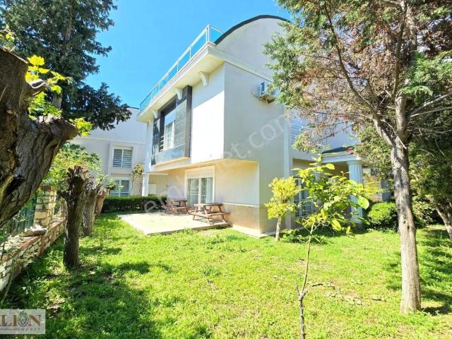 Mavikent Karaöz'de Denize Sıfır Site İçinde Müstakil Villa