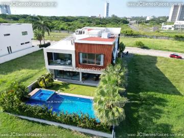 Máximo confort: Casa de 670m² con Alberca y Club de Tenis en la Riviera