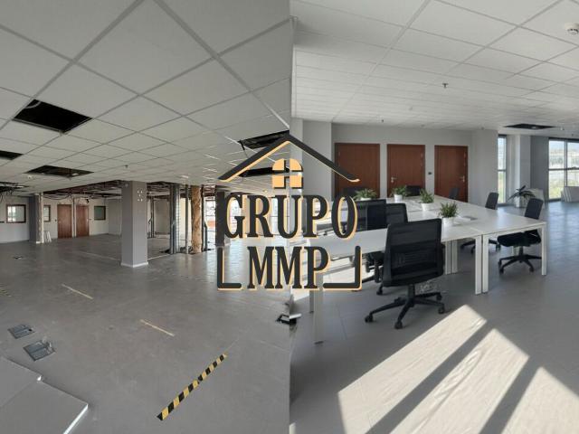 Máxima Visibilidad: Oficina Esquinera de 131 m² en Gumbau Center