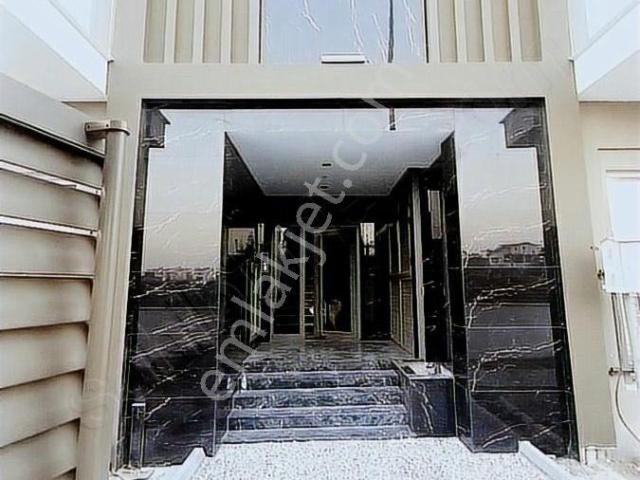 Maya Koleǰi Yakını Kiralık Lüks Havuzlu Daire
