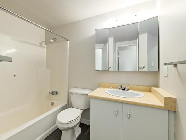 Mayfair Manor 2 Bedroom Apartment for Rent at 407 5 Ave Se, Medicine Hat, AB T1A 8C2 SE Hill