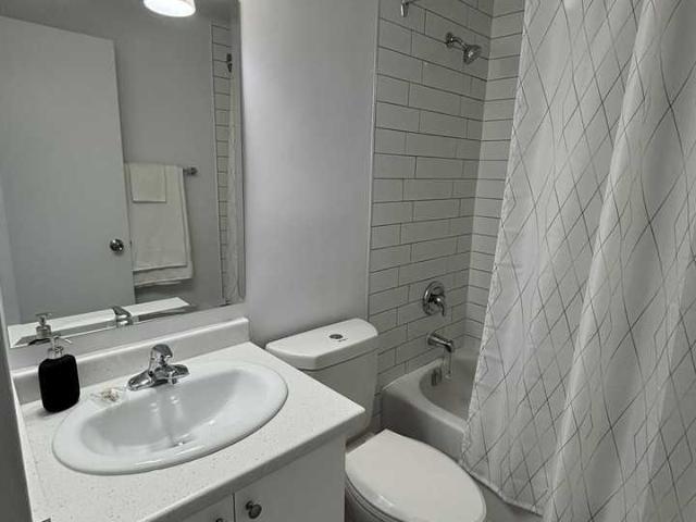 Mayfair Apartments 1 Bedroom Apartment for Rent at 1 Bernick Dr, Barrie, ON L4M 5K1 Wellington