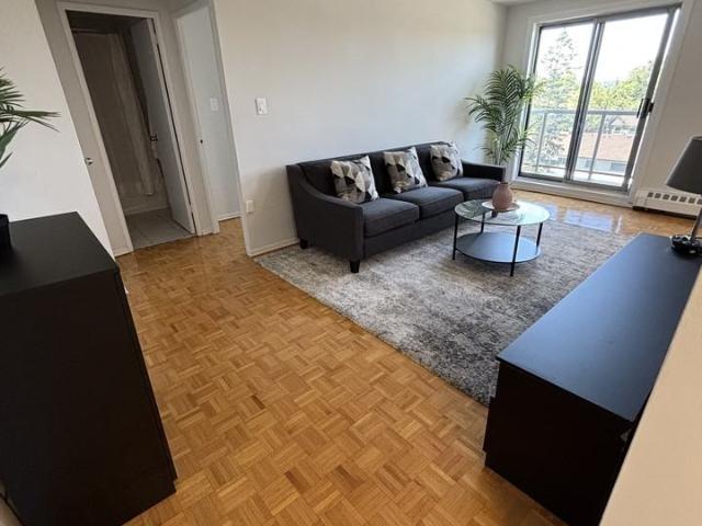 Mayfair Apartments 1 Bedroom Apartment for Rent at 1 Bernick Dr, Barrie, ON L4M 5K1 Wellington