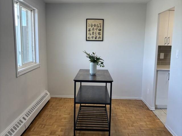 Mayfair Apartments 1 Bedroom Apartment for Rent at 1 Bernick Dr, Barrie, ON L4M 5K1 Wellington