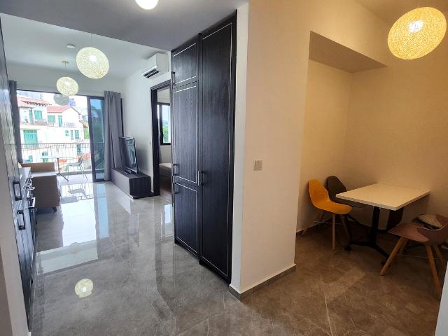 Mayfair Gardens D21, Condominium
