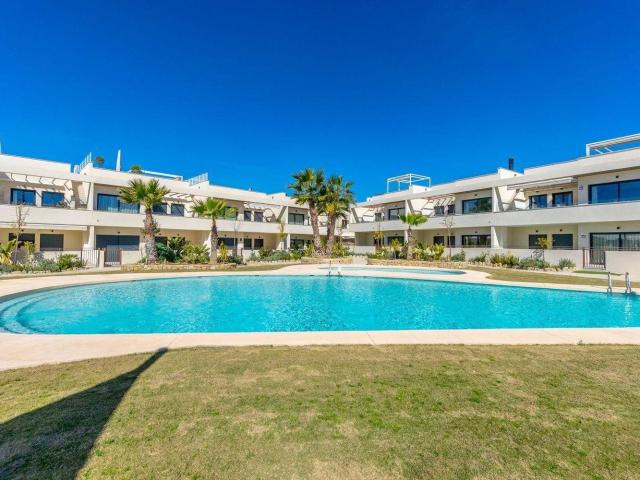 Maymar les presenta este elegante bungalow en planta baja co. 104m² Torrevieja