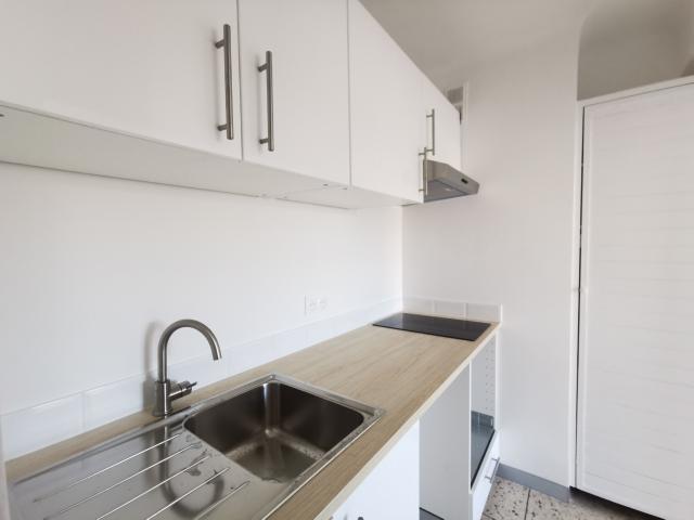 Mazargues T2 32 m2 refait à neuf balcon parking