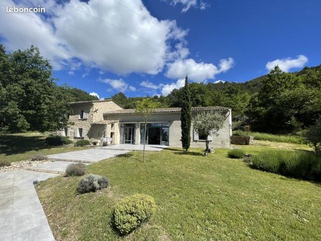 Mazet 5 pièces 160 m²