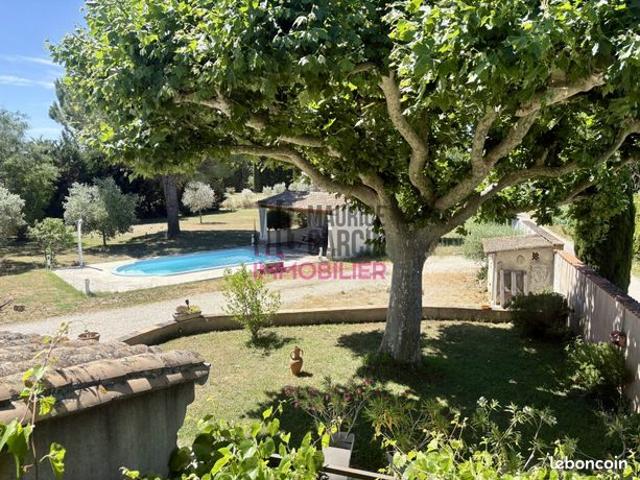 Mazet 5 pièces 218 m²