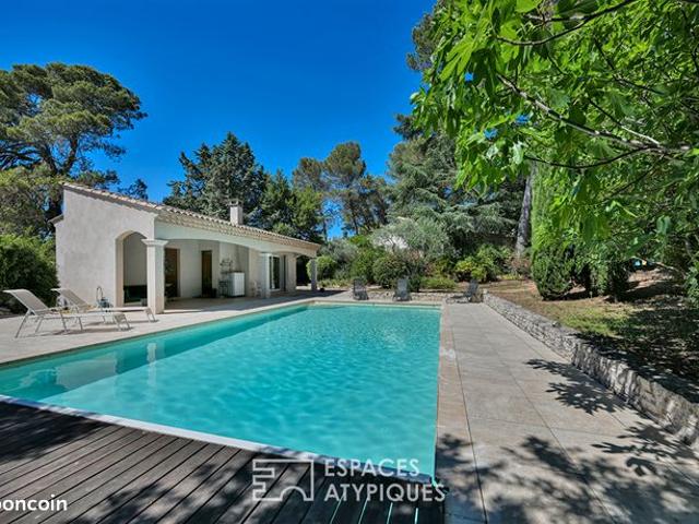 Mazet 8 pièces 267 m²