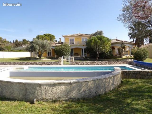 Mazet 10 pièces 241 m²