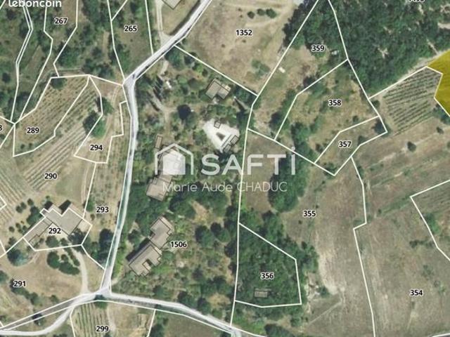 Mazet 30 pièces 696 m²