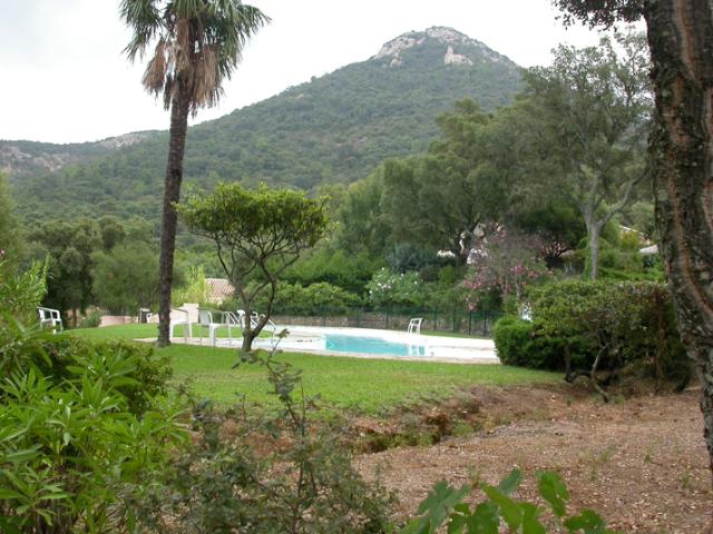 MAZET ATYPIQUE DANS UNE RESIDENCE AVEC PISCINE & TENNIS