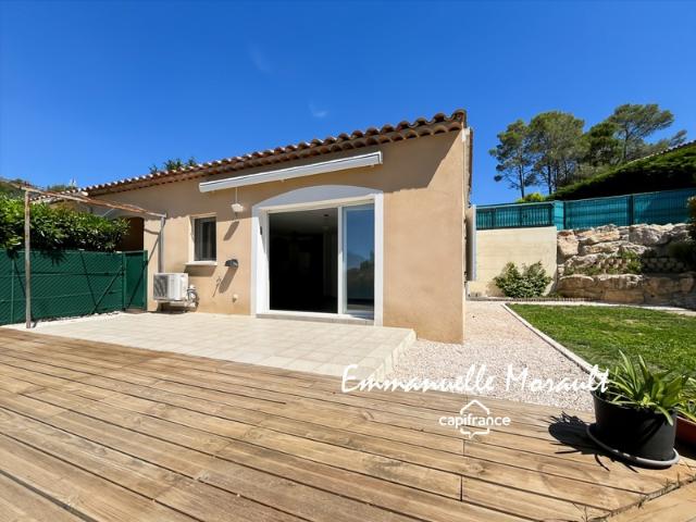Mazet de 64 m2 3 pièces avec jardin à vendre à BAGNOLS EN FORET 83