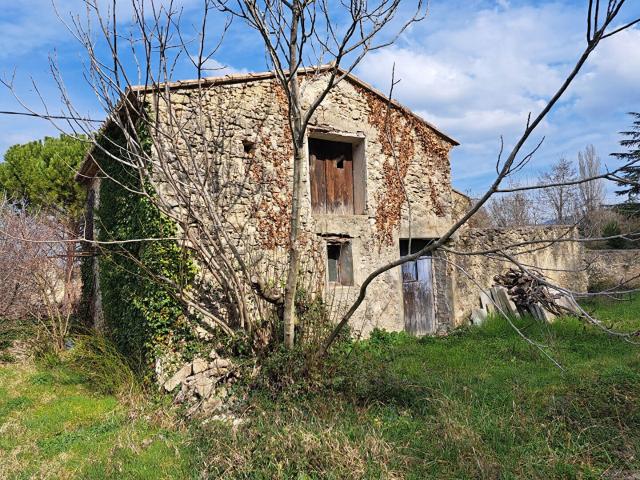 Mazet en pierre à rénover