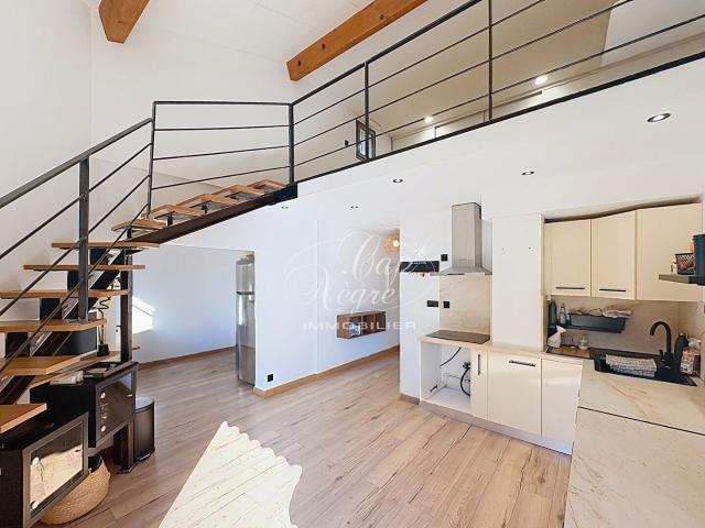 MAZET RENOVE 2 CHAMBRES AVEC TERRASSE et PARKING AU CALME A VENDRE CLE EN MAIN A CAVALAIRE SUR MER GOLFE DE SAINT TROPEZ