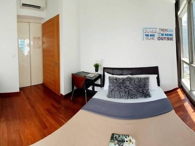 MBFC/Marina Bay Sands/Shenton WAY CBD Queen Room High Floor Unit