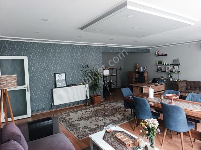 Meşrutiyet Caddesinde Satılık 4+1 Daire / Ofis