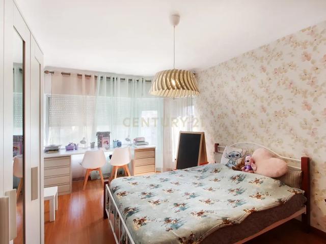 Mem Martins Apartamento T1 transformado em T2 em zona tranquila