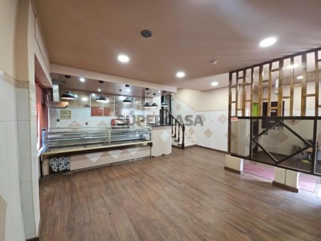 Mem Martins Loja comercial com dois Pisos e Garagem