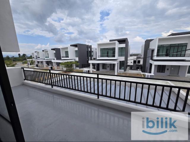 Mentakab Master Bedroom + Private Bathroom + Private Balcony