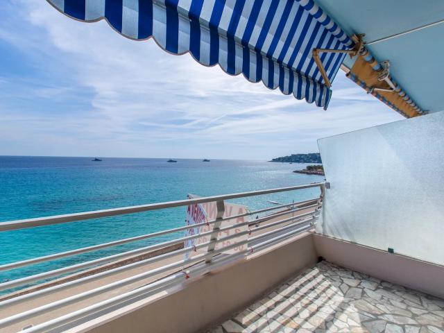 Menton, 3 pièces en front de mer avec terrasse et parking 67m² Menton